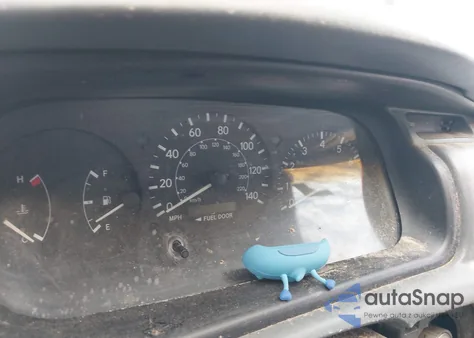 2000 Toyota Camry Ce/Le/Xle z USA, uszkodzony, nr VIN 4T1BG22K1YU755883